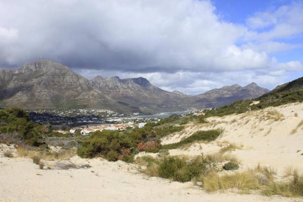 Holiday Apartment and Work Remotely 2min from the Beach Hout Bay