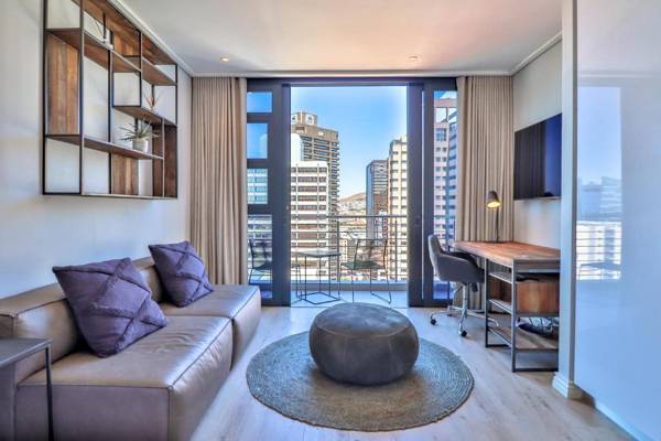 2004 Sixteen on Bree by CTHA