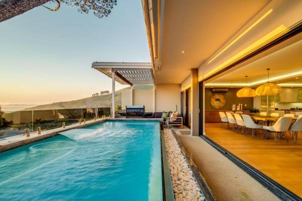Spacious Family Villa in Camps Bay with Breathtaking Views