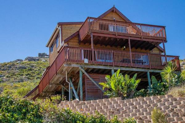 Peaceful Mountain Home with Views over False Bay
