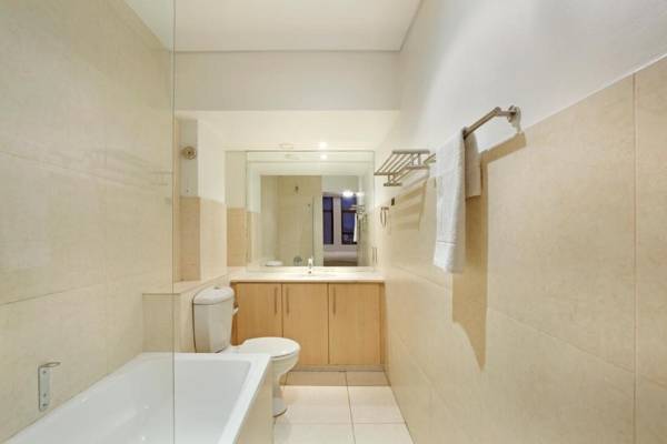 Fountain Suite 906 by HostAgents