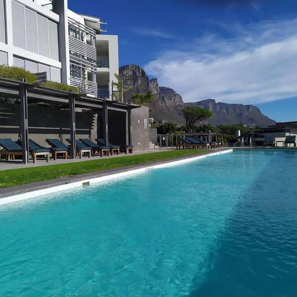 Camps Bay studio apartment - luxurious with stunning sea view