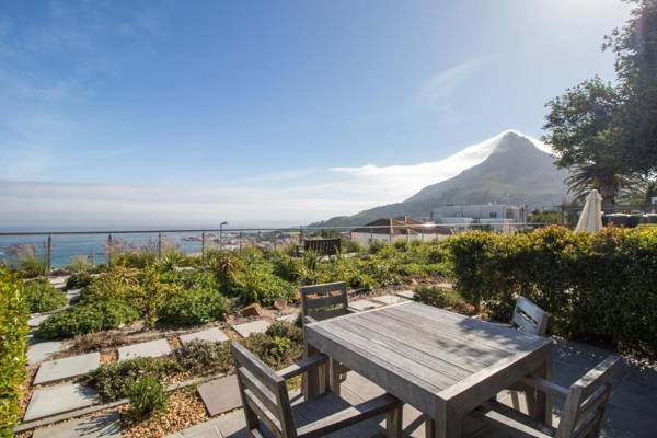 Camps Bay One Bedroom apartment - luxury stay with sea viea