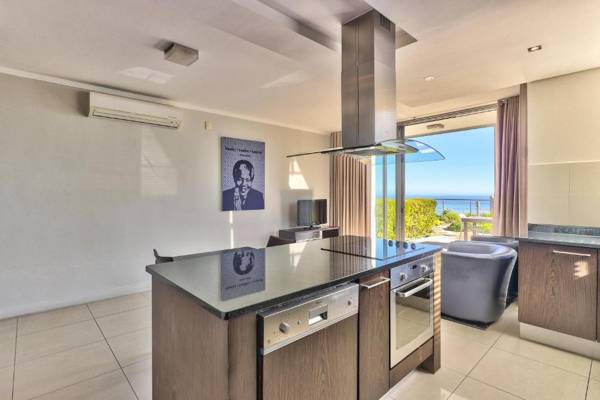 Camps Bay One Bedroom apartment - luxury stay with sea viea