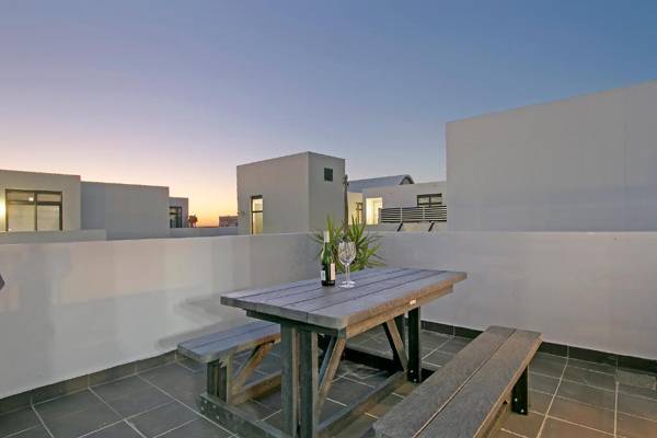 Eden on the Bay 231 by HostAgents