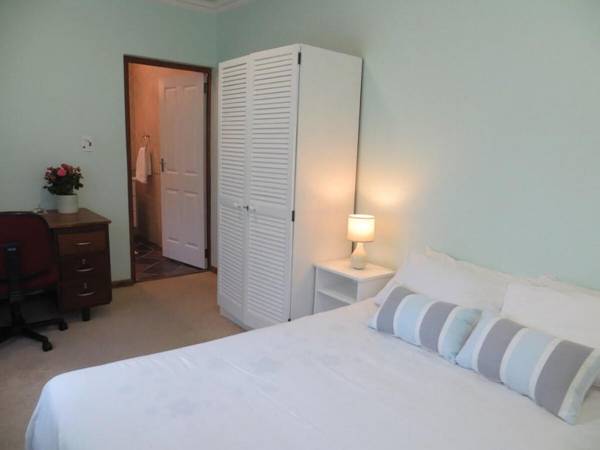 Workspace - Durbanville Stay: 3 bedroom apartment