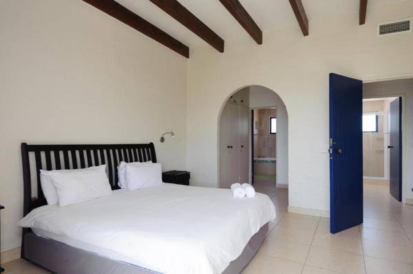 Santorini Kamari 4 Family Only