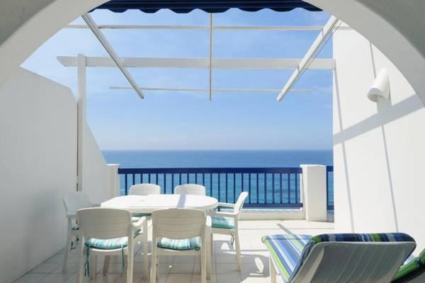 Santorini Akrotiri 30 - Family only