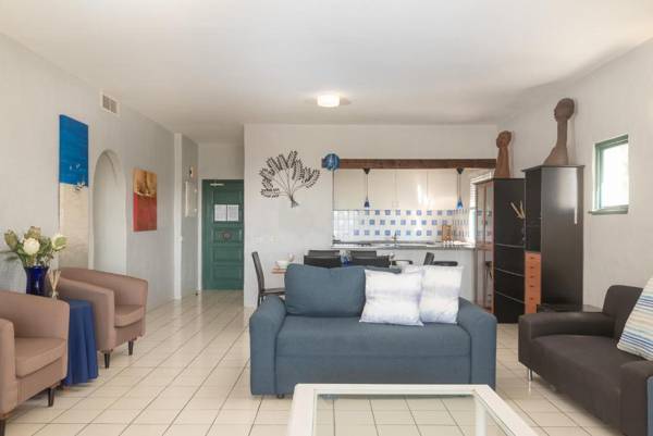 Santorini Kamari 15 Family Only