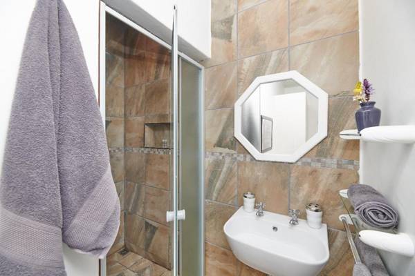 Land's Edge Struisbaai