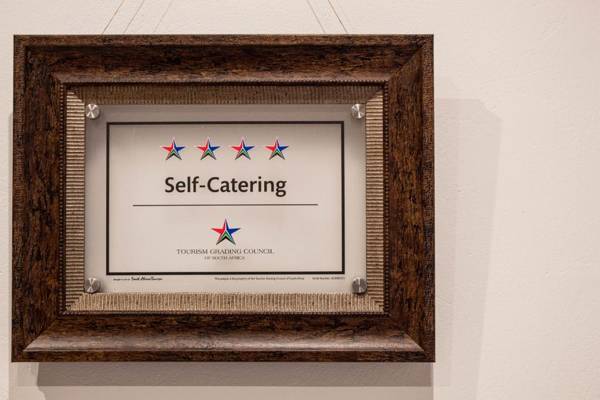 Camelot Guest House & Apartments