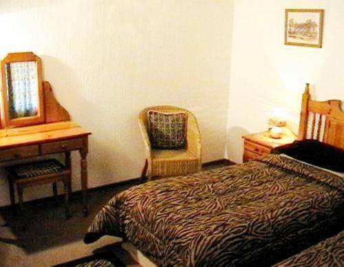 Oaktree Lodge Guest House