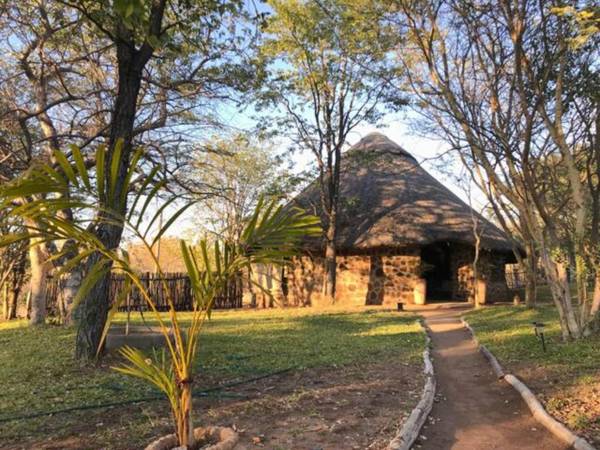 Charming Bush chalet 2 on this world renowned Eco site 40 minutes from Vic Falls Non Catered - 1980