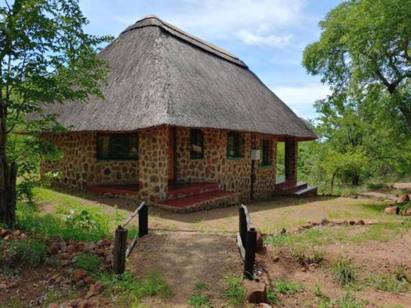 Charming Bush chalet 2 on this world renowned Eco site 40 minutes from Vic Falls Non Catered - 1980